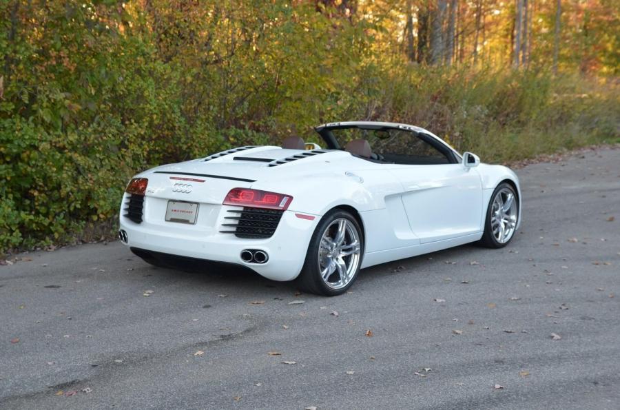  Audi R8 Spyder 2011 года  (NA) (фото 7 из 59)